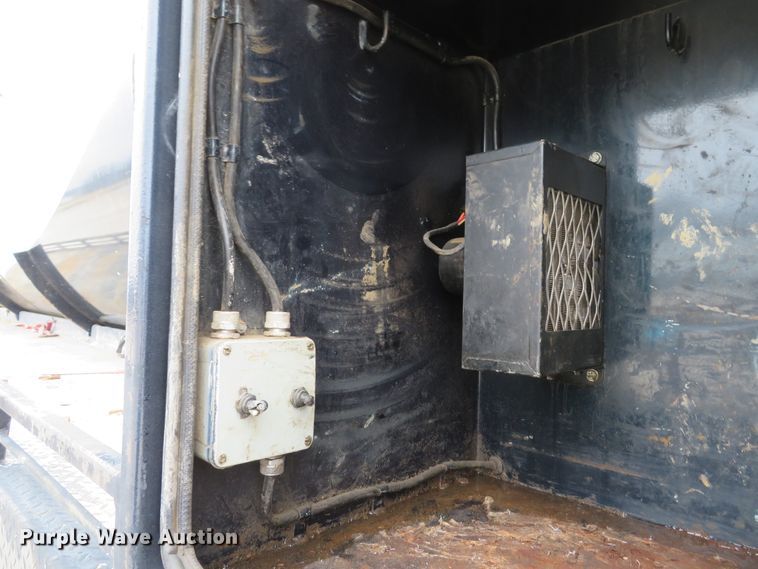 image for item DI2040 2002 International 5600i vacuum truck