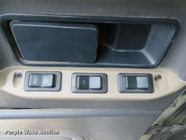 image for item DI2040 2002 International 5600i vacuum truck