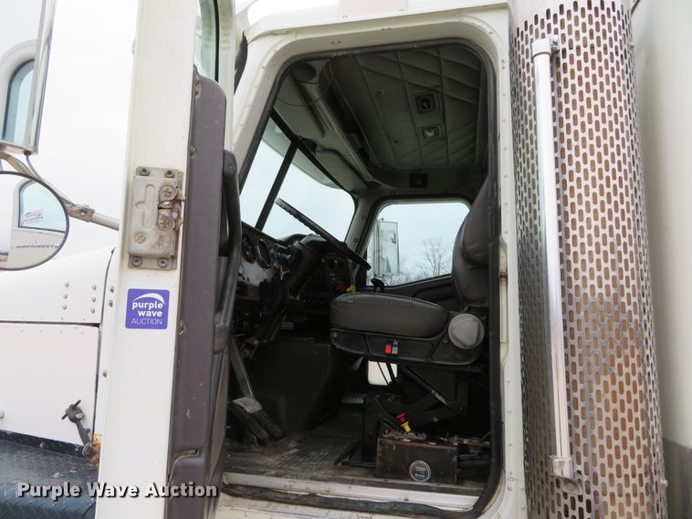 image for item DI2040 2002 International 5600i vacuum truck