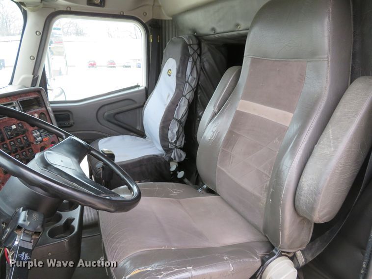 image for item DI2040 2002 International 5600i vacuum truck