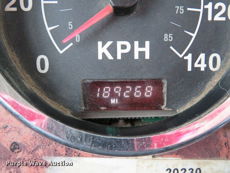 image for item DI2040 2002 International 5600i vacuum truck