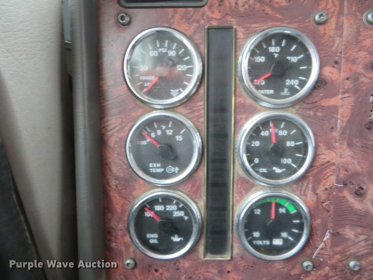 image for item DI2040 2002 International 5600i vacuum truck