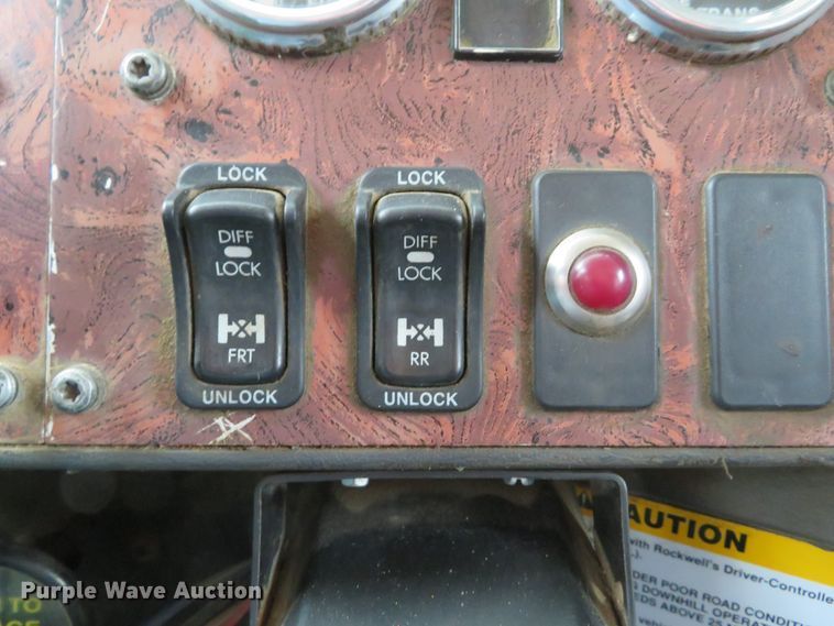 image for item DI2040 2002 International 5600i vacuum truck