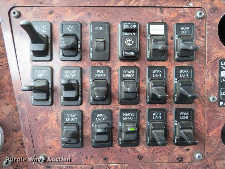 image for item DI2040 2002 International 5600i vacuum truck