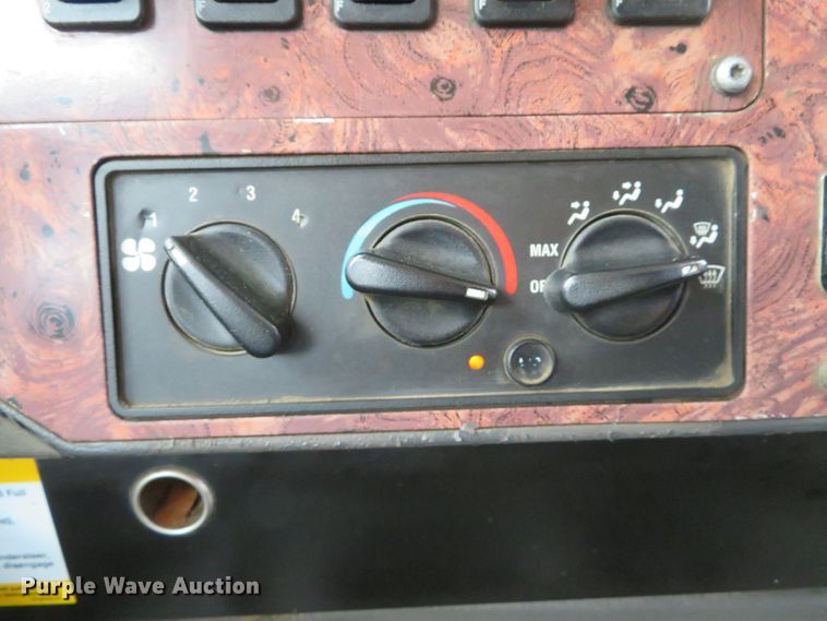 image for item DI2040 2002 International 5600i vacuum truck