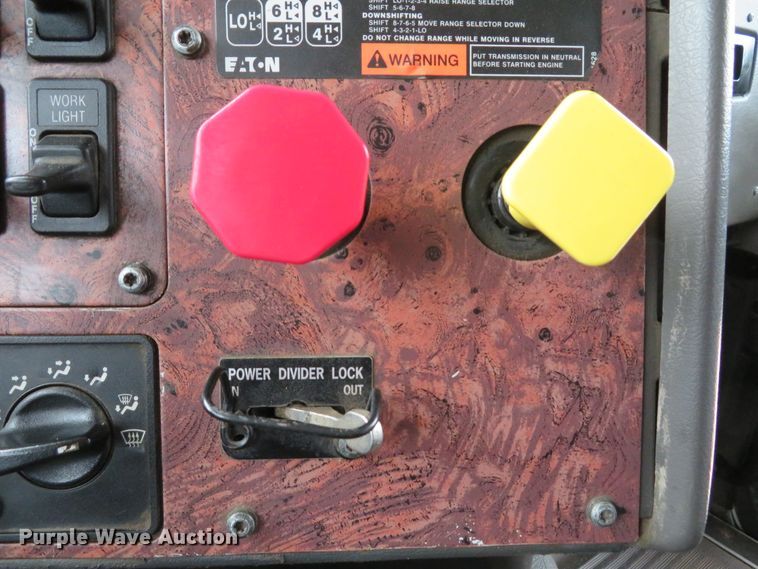 image for item DI2040 2002 International 5600i vacuum truck