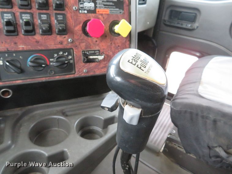 image for item DI2040 2002 International 5600i vacuum truck