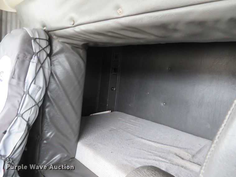 image for item DI2040 2002 International 5600i vacuum truck