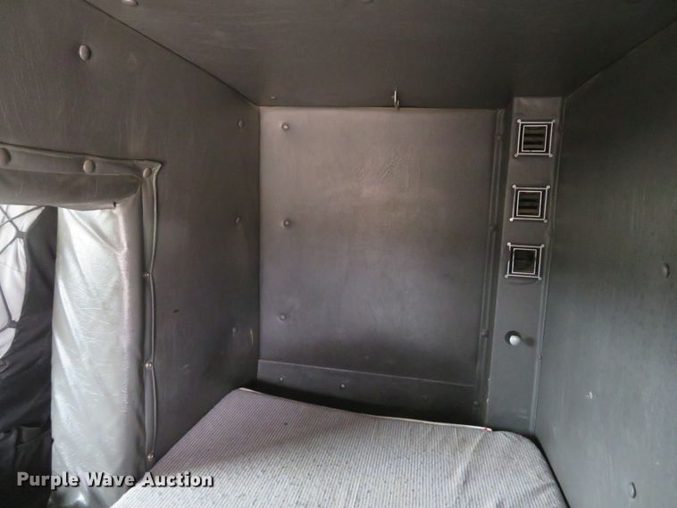 image for item DI2040 2002 International 5600i vacuum truck