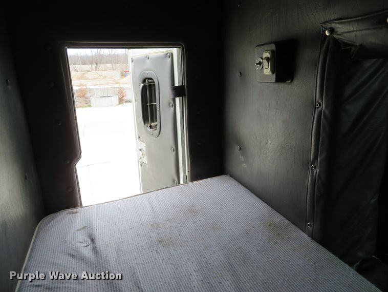 image for item DI2040 2002 International 5600i vacuum truck