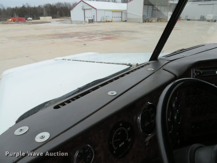 image for item DI2040 2002 International 5600i vacuum truck