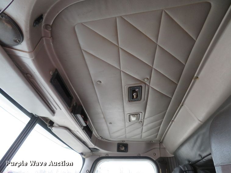 image for item DI2040 2002 International 5600i vacuum truck