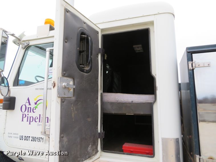 image for item DI2040 2002 International 5600i vacuum truck