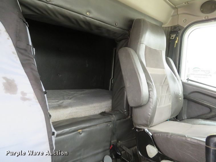 image for item DI2040 2002 International 5600i vacuum truck