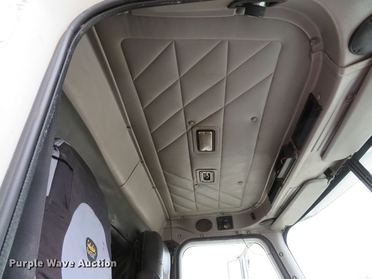 image for item DI2040 2002 International 5600i vacuum truck