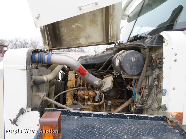 image for item DI2040 2002 International 5600i vacuum truck