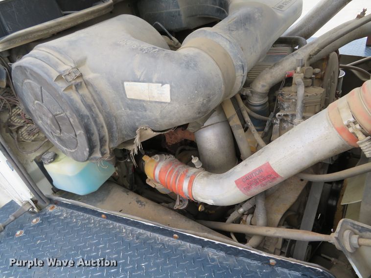 image for item DI2040 2002 International 5600i vacuum truck