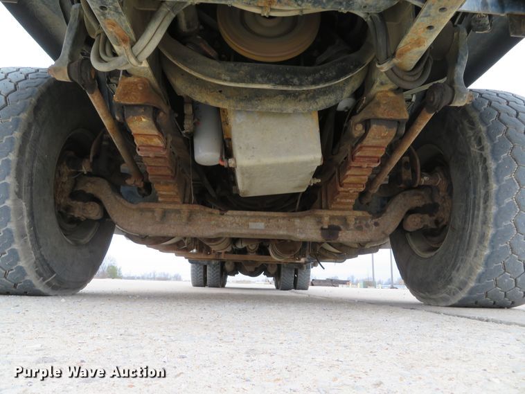 image for item DI2040 2002 International 5600i vacuum truck