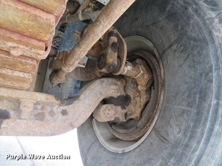 image for item DI2040 2002 International 5600i vacuum truck