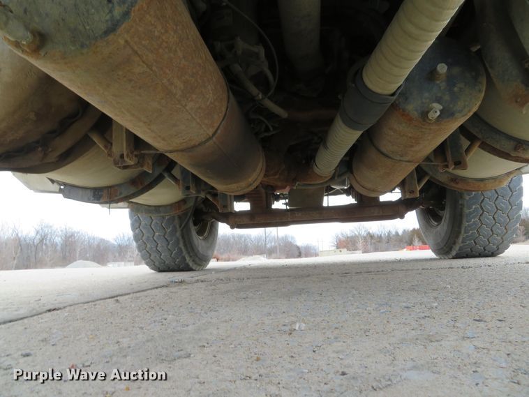 image for item DI2040 2002 International 5600i vacuum truck