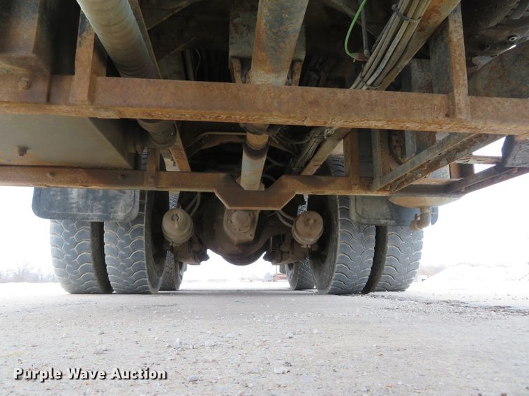 image for item DI2040 2002 International 5600i vacuum truck