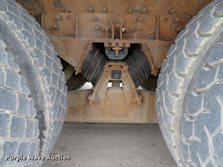 image for item DI2040 2002 International 5600i vacuum truck