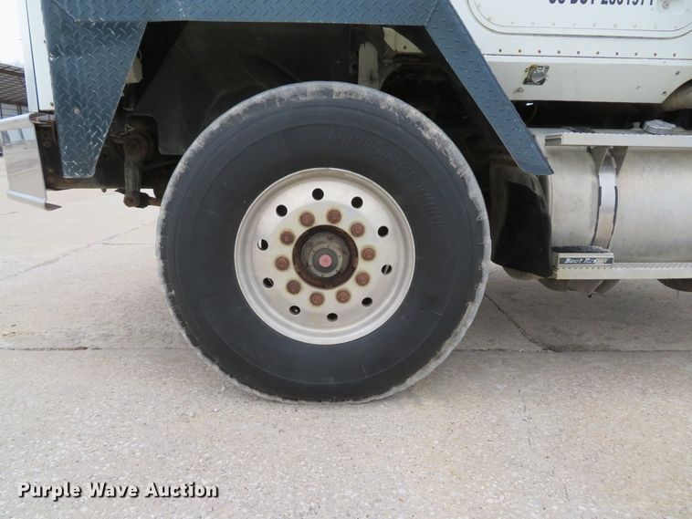 image for item DI2040 2002 International 5600i vacuum truck