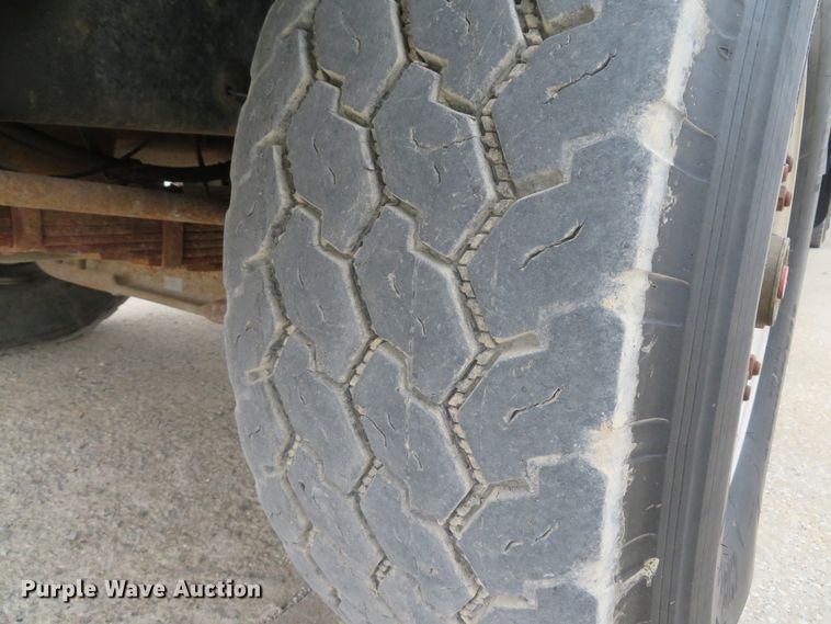 image for item DI2040 2002 International 5600i vacuum truck