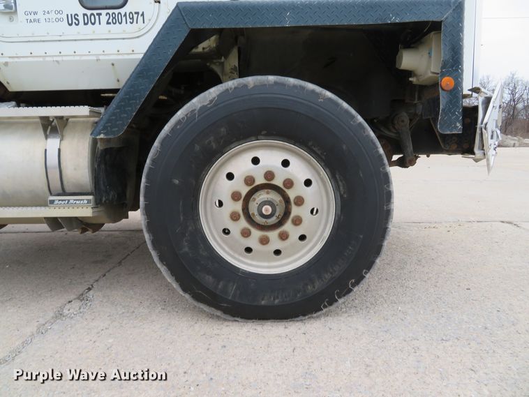 image for item DI2040 2002 International 5600i vacuum truck