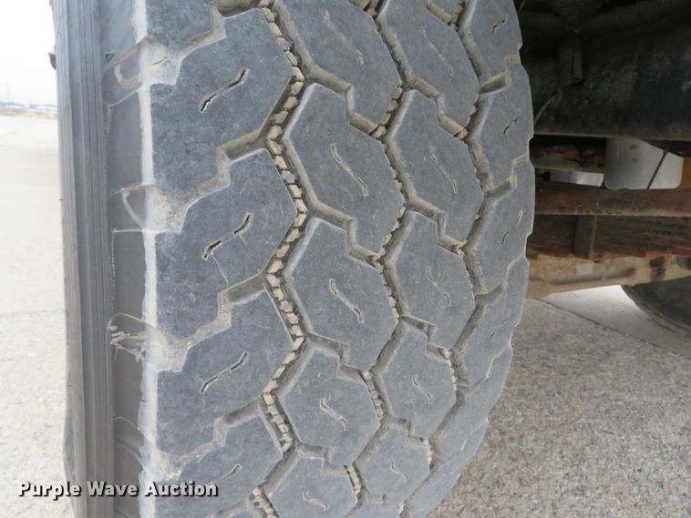 image for item DI2040 2002 International 5600i vacuum truck