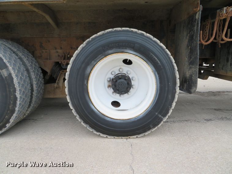 image for item DI2040 2002 International 5600i vacuum truck