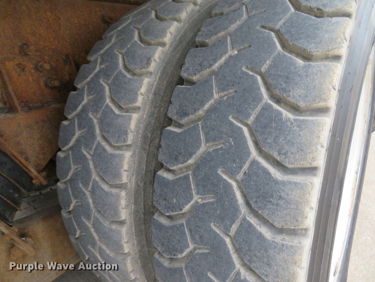 image for item DI2040 2002 International 5600i vacuum truck