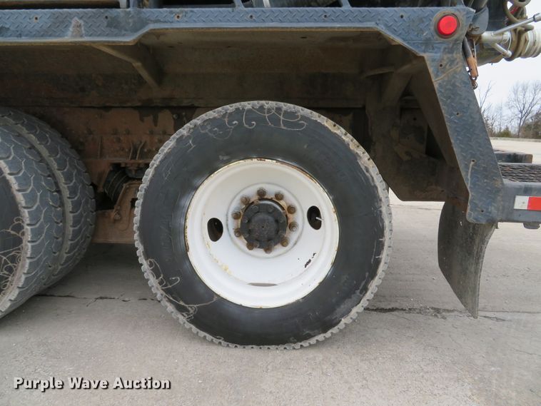 image for item DI2040 2002 International 5600i vacuum truck