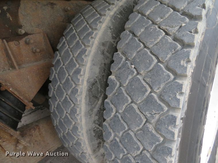 image for item DI2040 2002 International 5600i vacuum truck