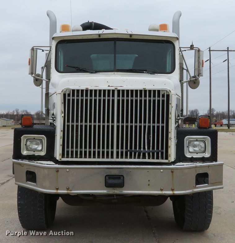 image for item DI2041 1999 International Paystar 5000 vacuum truck