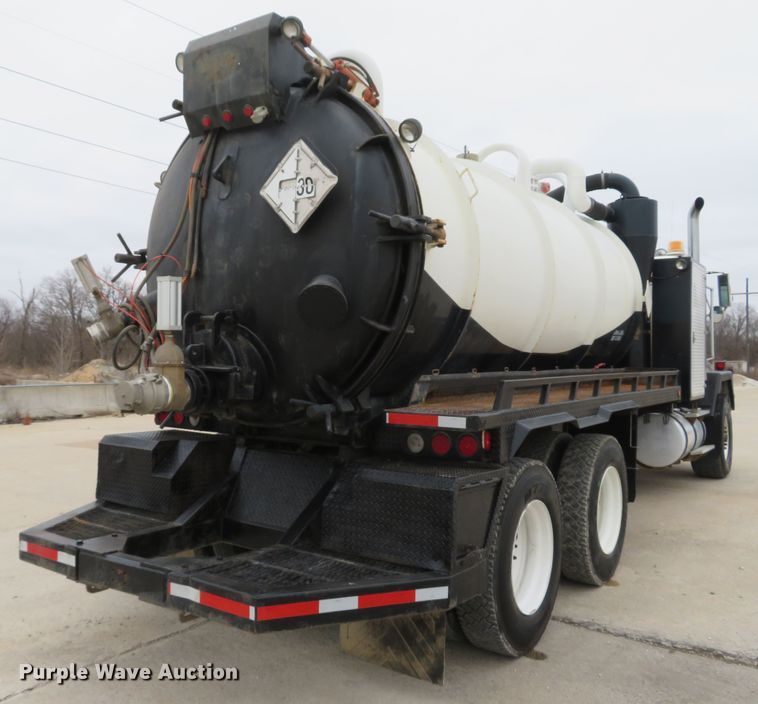 image for item DI2041 1999 International Paystar 5000 vacuum truck