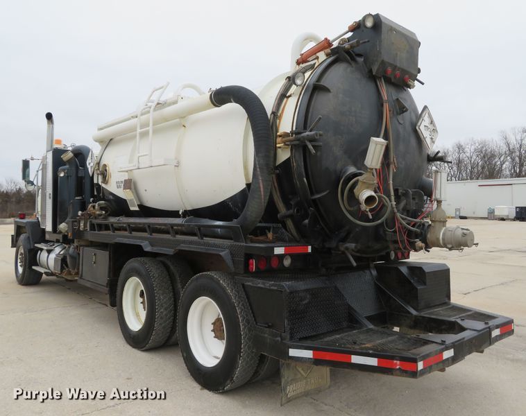 image for item DI2041 1999 International Paystar 5000 vacuum truck