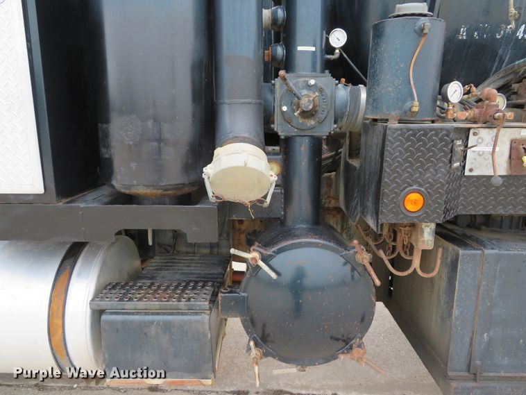 image for item DI2041 1999 International Paystar 5000 vacuum truck