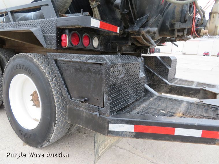 image for item DI2041 1999 International Paystar 5000 vacuum truck