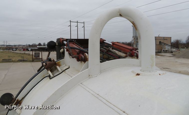 image for item DI2041 1999 International Paystar 5000 vacuum truck