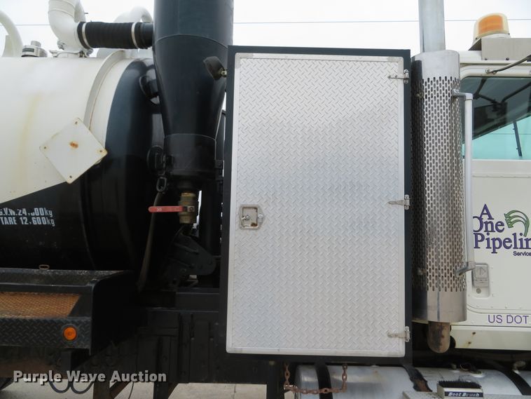 image for item DI2041 1999 International Paystar 5000 vacuum truck