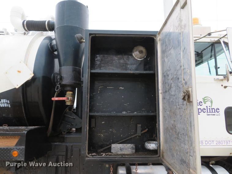 image for item DI2041 1999 International Paystar 5000 vacuum truck