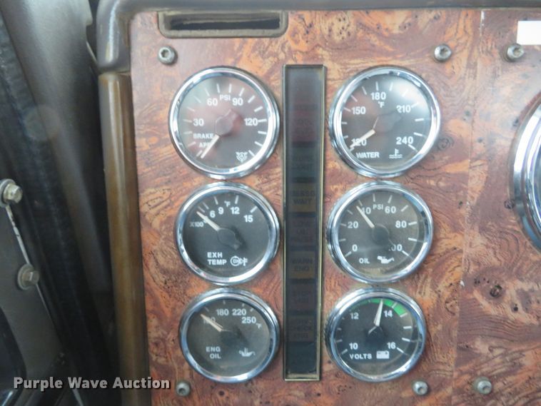 image for item DI2041 1999 International Paystar 5000 vacuum truck