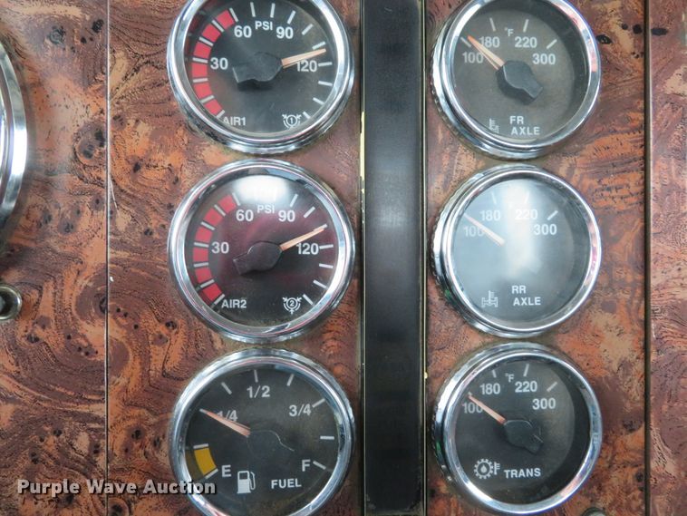 image for item DI2041 1999 International Paystar 5000 vacuum truck