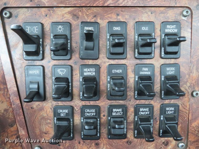 image for item DI2041 1999 International Paystar 5000 vacuum truck