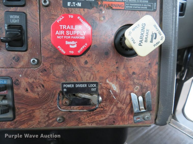 image for item DI2041 1999 International Paystar 5000 vacuum truck