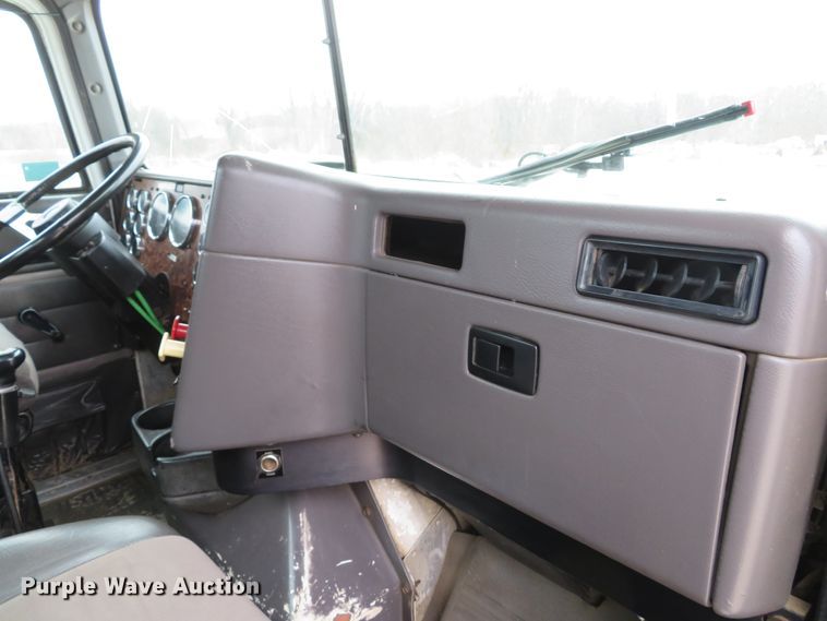 image for item DI2041 1999 International Paystar 5000 vacuum truck