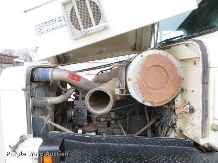 image for item DI2041 1999 International Paystar 5000 vacuum truck