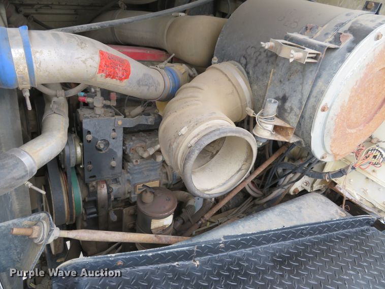 image for item DI2041 1999 International Paystar 5000 vacuum truck