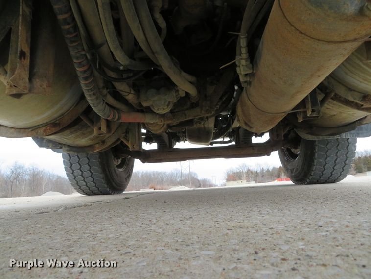 image for item DI2041 1999 International Paystar 5000 vacuum truck